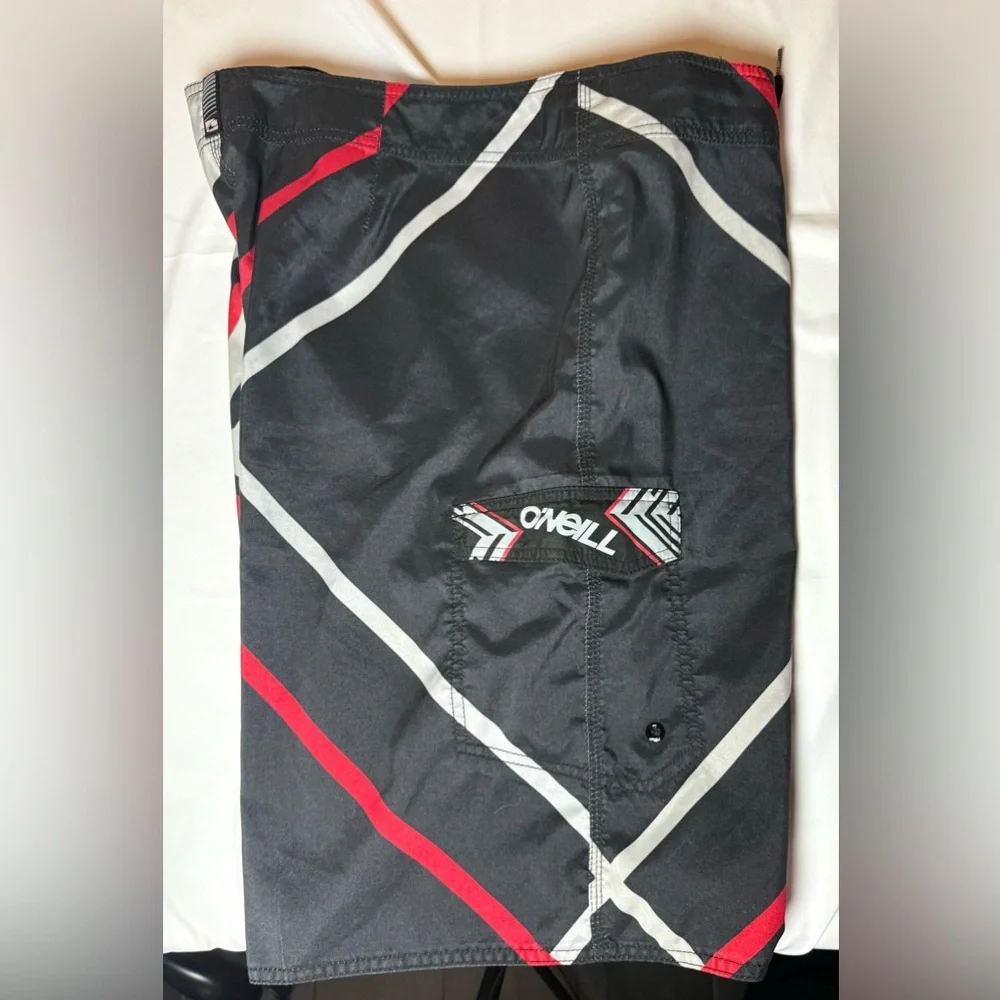 O'Neill Geometric Black, Red and Gray Print Board Shorts Mens Size 40